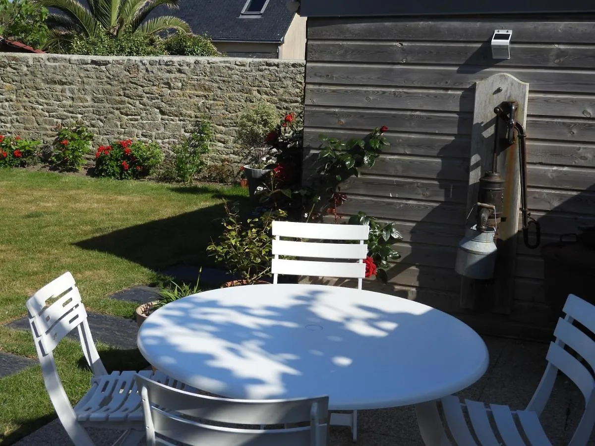 Les Volets Bleus Bed and Breakfast Saint-Guénolé 0*,